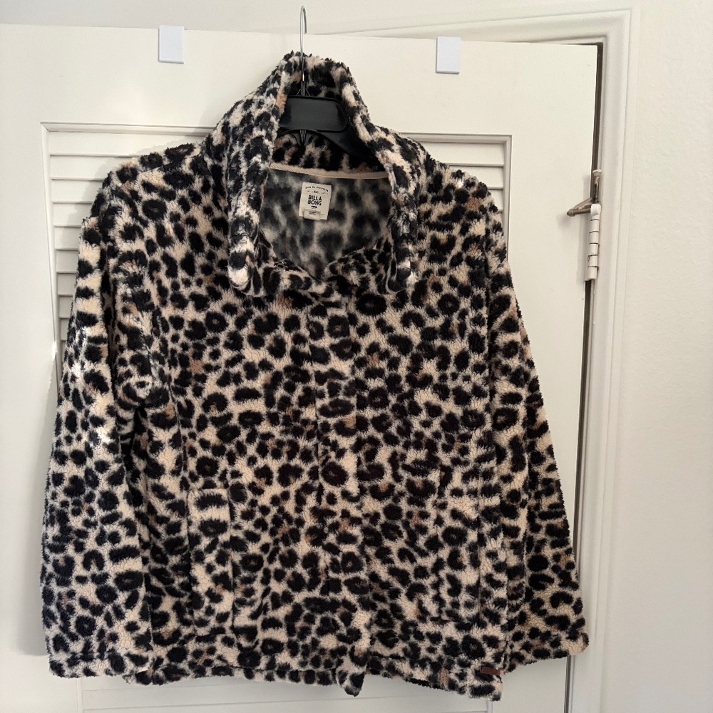Billabong Cozy Days Sherpa Jacket – Leopard Print (Size Large)